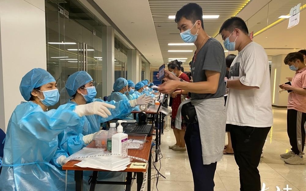Phật Sơn (Trung Quốc) hạn chế đi lại do Covid-19, Australia đối phó với tin giả về vaccine